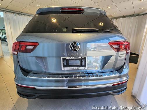 Platinum Gray Metallic 2024 Volkswagen Tiguan 2.0T Wolfsburg Edition