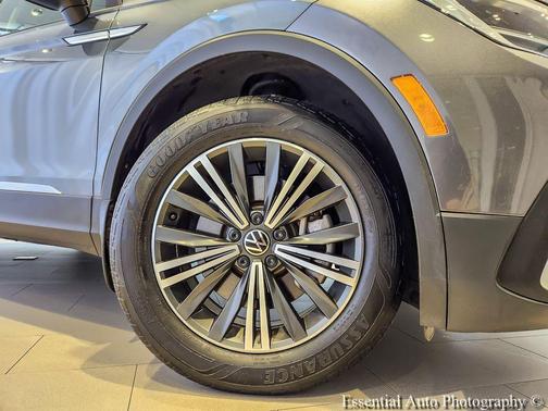 Platinum Gray Metallic 2024 Volkswagen Tiguan 2.0T Wolfsburg Edition