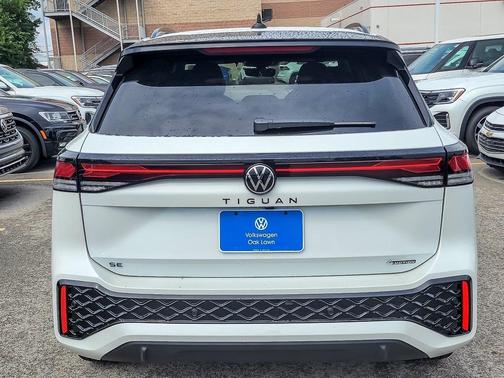 2025 Volkswagen Tiguan 2.0T SE R-Line Black