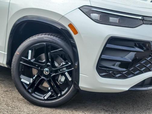 2025 Volkswagen Tiguan 2.0T SE R-Line Black