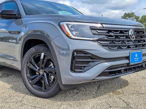 2026 Volkswagen Atlas Cross Sport 2.0T SEL R-Line Black