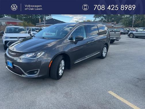 2017 Chrysler Pacifica Touring-L