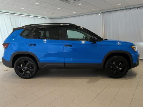2025 Volkswagen Taos 1.5T SE Black