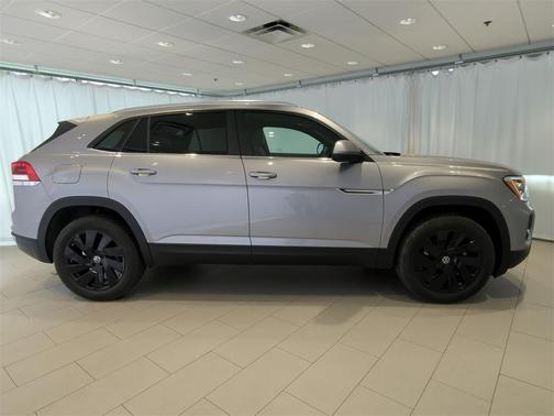 2025 Volkswagen Atlas Cross Sport 2.0T SE w/Technology