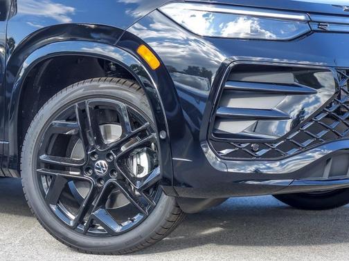 2025 Volkswagen Tiguan 2.0T SE R-Line Black