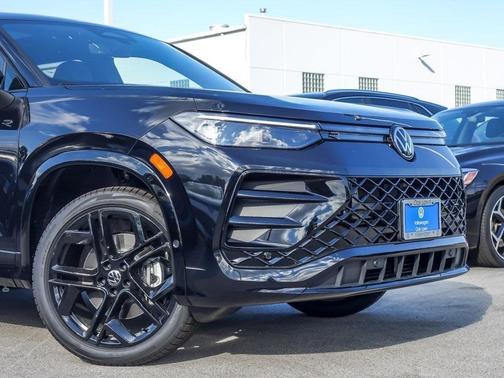 2025 Volkswagen Tiguan 2.0T SE R-Line Black