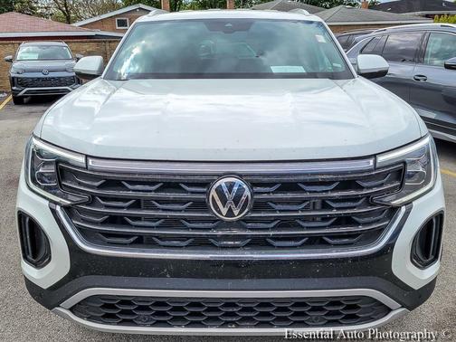 Opal White Pearl 2026 Volkswagen Atlas Cross Sport 2.0T SE W/TECHNOLOGY