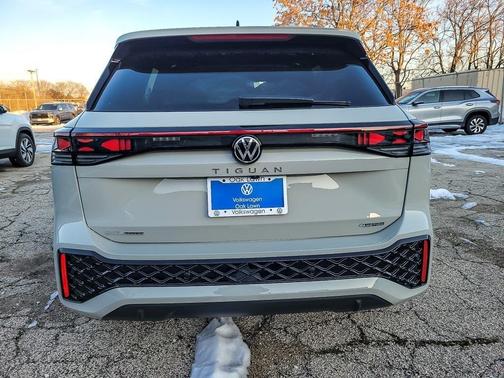 2026 Volkswagen Tiguan 2.0T SEL R-Line