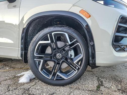 2026 Volkswagen Tiguan 2.0T SEL R-Line