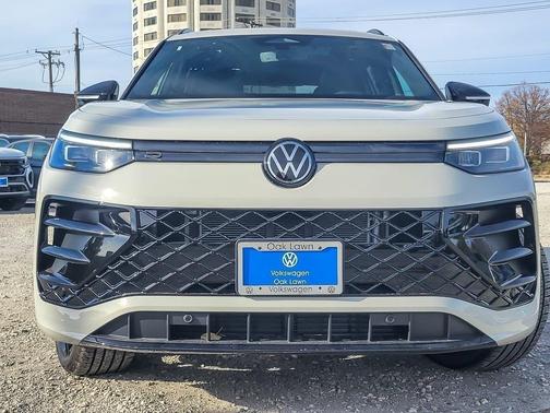 Sandstone 2026 Volkswagen Tiguan 2.0T SE R-Line Black