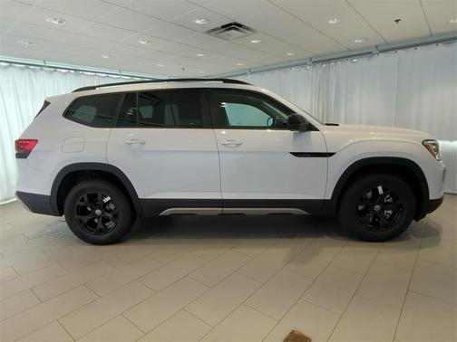2025 Volkswagen Atlas 2.0T Peak Edition