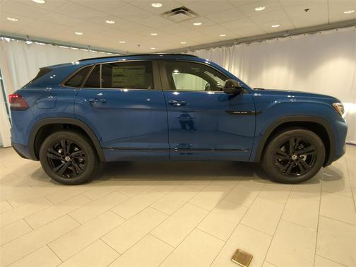 2025 Volkswagen Atlas Cross Sport 2.0T SEL R-Line Black