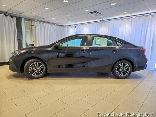 Aurora Black Pearl 2024 Kia Forte LXS