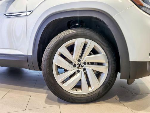 Pure White 2023 Volkswagen Atlas Cross Sport 3.6L V6 SE w/Technology