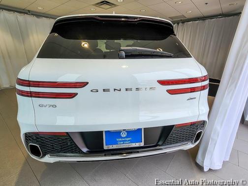 Alta White 2024 Genesis GV70 2.5T