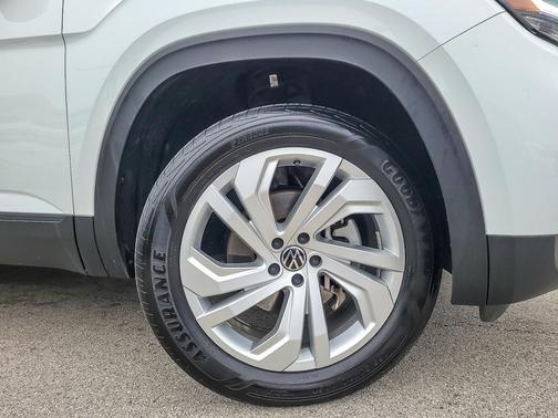 2023 Volkswagen Atlas 3.6L SE w/Technology