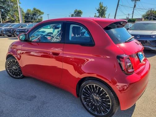 2024 FIAT 500e Base