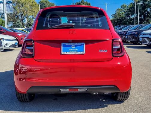 2024 FIAT 500e Base