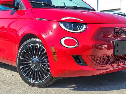 2024 FIAT 500e Base