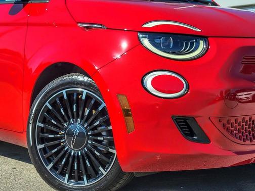 2024 FIAT 500e Base