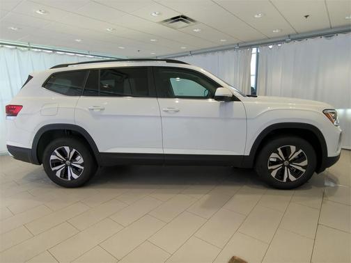 2025 Volkswagen Atlas 2.0T SE