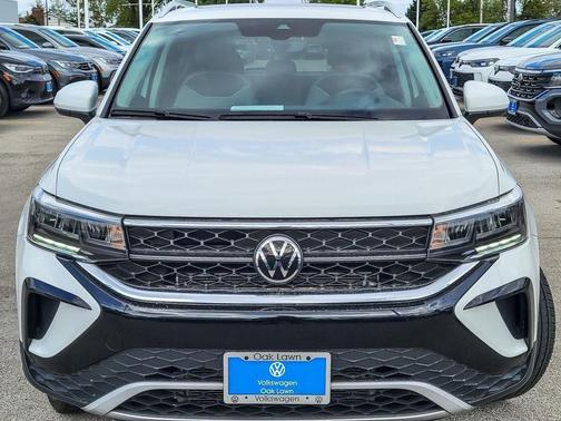 Pure White 2023 Volkswagen Taos 1.5T SE