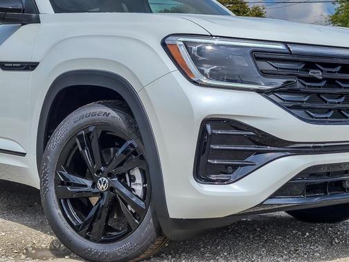 2026 Volkswagen Atlas Cross Sport 2.0T SEL R-Line Black