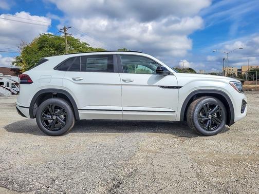 2026 Volkswagen Atlas Cross Sport 2.0T SEL R-Line Black