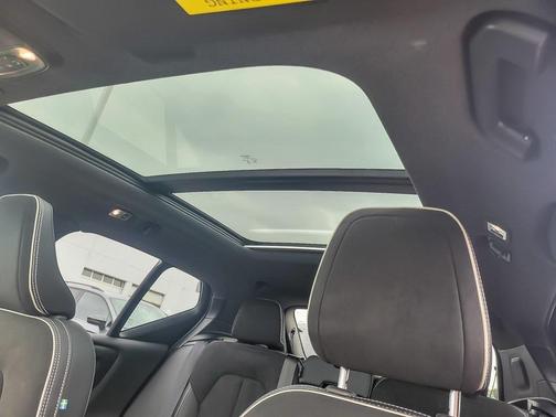 2021 Volvo XC40 T5 R-Design
