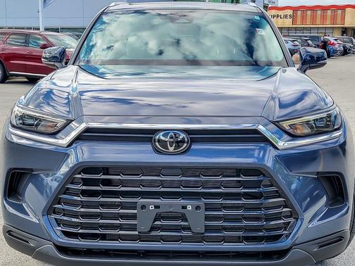 Cloud 9 White 2024 Toyota Grand Highlander XLE