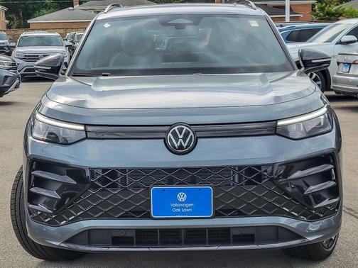 2025 Volkswagen Tiguan 2.0T SE R-Line Black