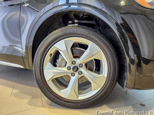 Mythos Black Metallic 2023 Audi Q5 45 S line quattro Premium