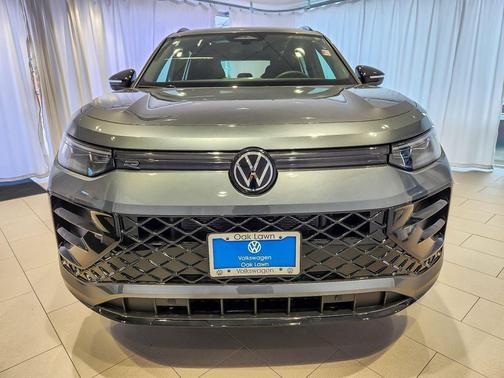 Platinum Gray Metallic 2026 Volkswagen Tiguan 2.0T SE R-Line Black