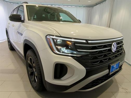 2025 Volkswagen Atlas 2.0T Peak Edition