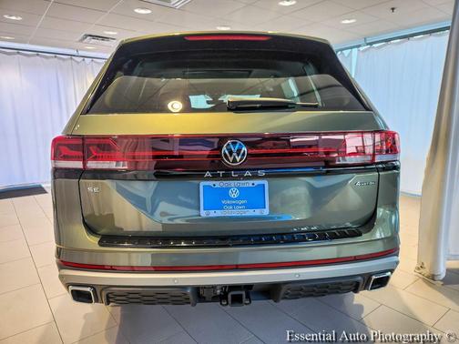 Avocado Green Pearl 2026 Volkswagen Atlas 2.0T Peak Edition