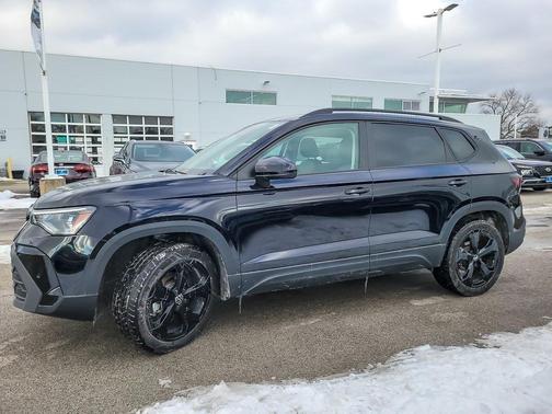 2025 Volkswagen Taos 1.5T SE Black