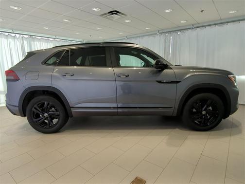 2025 Volkswagen Atlas Cross Sport 2.0T SEL R-Line Black