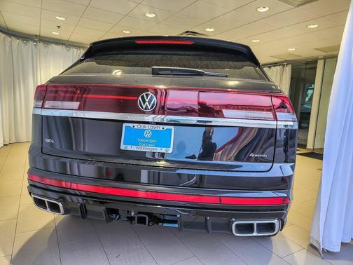 Deep Black Pearl 2026 Volkswagen Atlas Cross Sport 2.0T SEL Premium R-Line