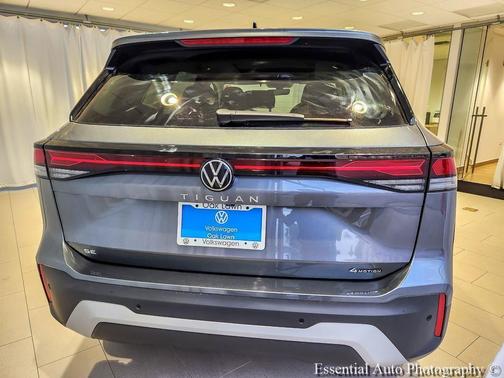 Platinum Gray 2026 Volkswagen Tiguan 2.0T SE