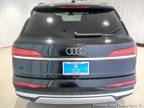 Mythos Black Metallic 2025 Audi Q7 45 Premium