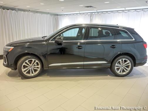 Mythos Black Metallic 2025 Audi Q7 45 Premium