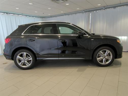 2022 Audi Q3 45 S line Premium