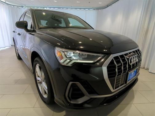 2022 Audi Q3 45 S line Premium