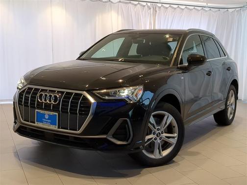 2022 Audi Q3 45 S line Premium