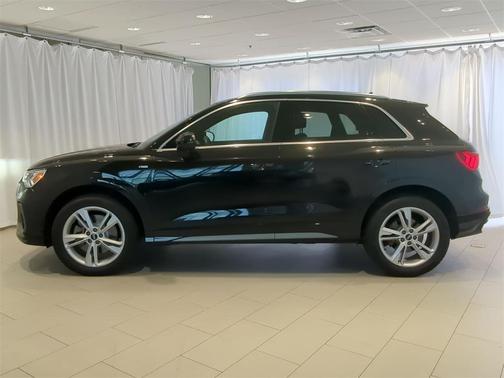 2022 Audi Q3 45 S line Premium