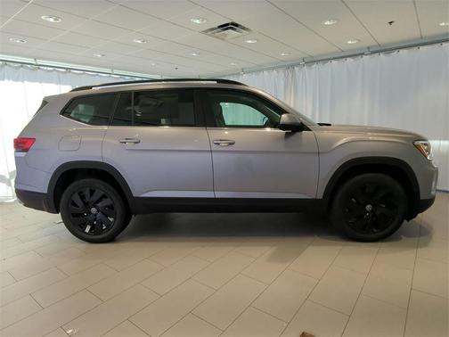 2025 Volkswagen Atlas 2.0T SE