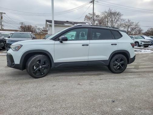 2025 Volkswagen Taos 1.5T SE Black