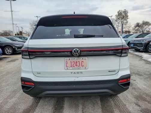 2025 Volkswagen Taos 1.5T SE Black