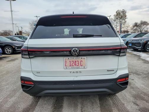 2025 Volkswagen Taos 1.5T SE Black