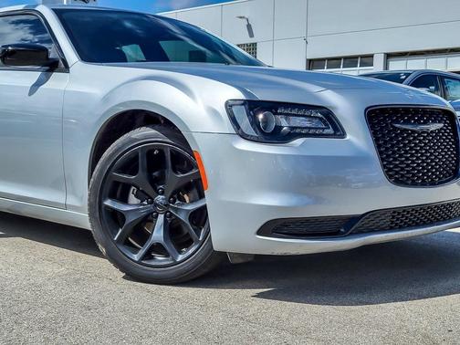 2022 Chrysler 300 Touring